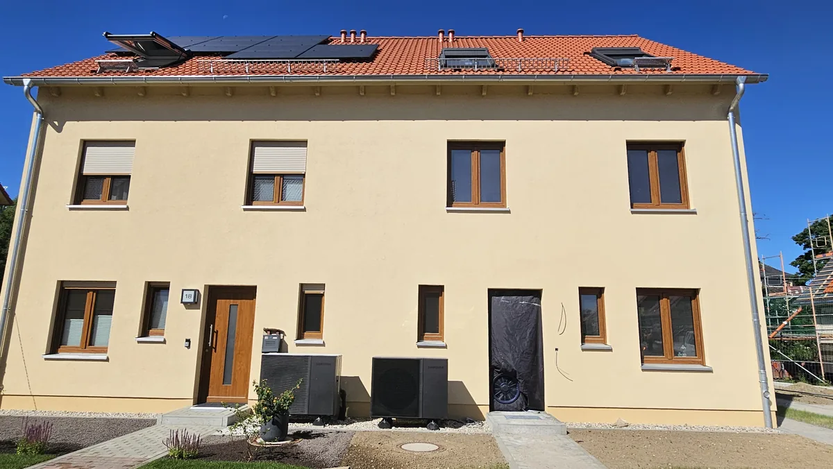 Unbewohntes Haus im Winter: Schäden vermeiden